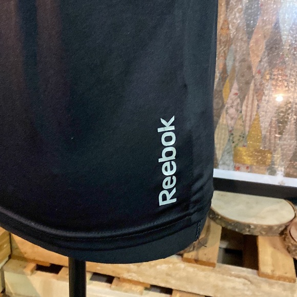 Boys youth
Reebok golf shirt. Polo.
Size medium
10–12
Color- Black - Picture 3 of 5